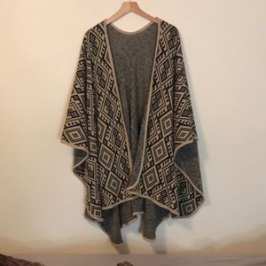 Poncho Aztec print